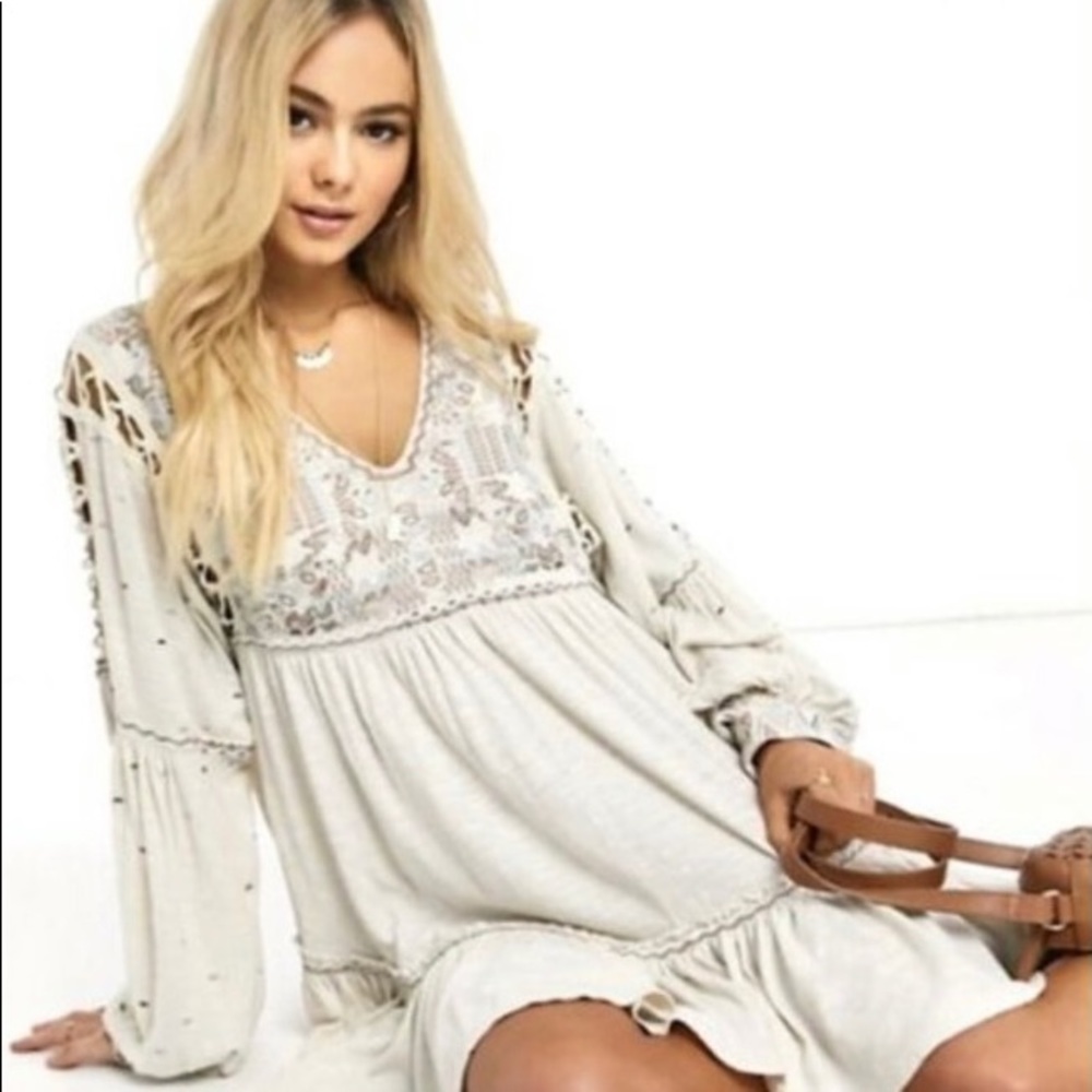 🎉2x Host Pick🎉 Free People "Much Love" embroidered cotton tunic top.